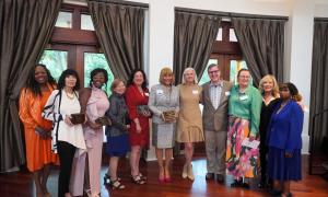 The Alumni Association poses with the 2024 award recipients.